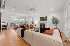 Living area - Stylish 3BR Retreat Near OSU - Sauna & Fire pit (Columbus)