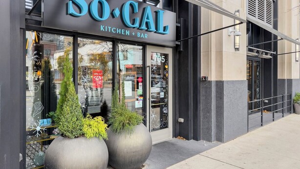 A storefront with a sign reading "So. CAL Kitchen + Bar". - Stylish 3BR Retreat Near OSU - Sauna & Fire pit (Columbus)