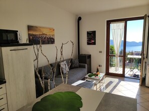 Living area - Appartamento Panoramico by Theater Home - with big terrace and marvellous lake view (Tignale)