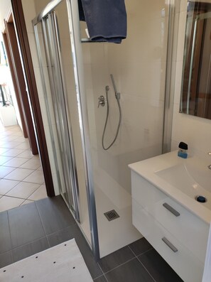 Shower, bidet - Appartamento Panoramico by Theater Home - with big terrace and marvellous lake view (Tignale)