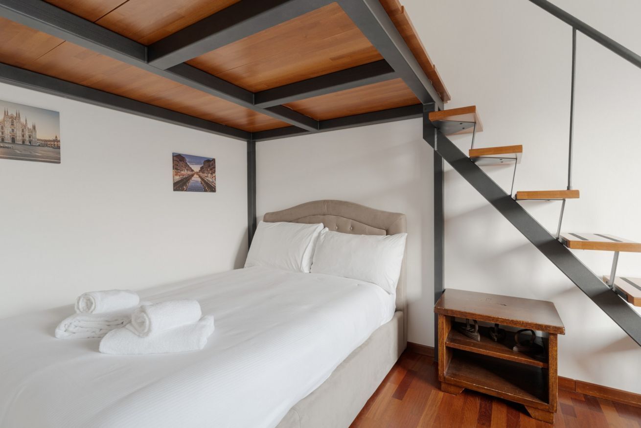 1 chambre, fer et planche à repasser