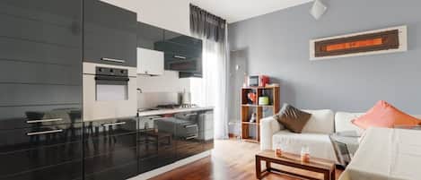 冷蔵庫、電子レンジ、トースター