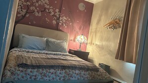 1 多间卧室、办公桌、熨斗/熨衣板、旅行婴儿床