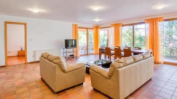 House | 5 bedrooms, soundproofing