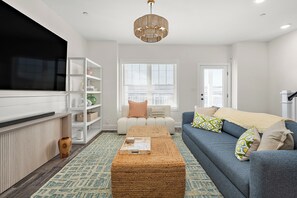 Smart TV, ping pong - Modern and sophisticated beach retreat, two blocks from beach & boardwalk. (Ocean City)