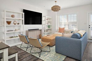 Smart TV, ping pong - Modern and sophisticated beach retreat, two blocks from beach & boardwalk. (Ocean City)