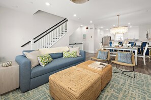 Smart TV, ping pong - Modern and sophisticated beach retreat, two blocks from beach & boardwalk. (Ocean City)