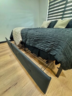 Iron/ironing board, WiFi, bed sheets - Nature Side comfort dreams 3b/2.5b sleeps 8. (Brownsville)