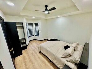 مكواة/لوح كي وواي فاي وملاءات أسرّة