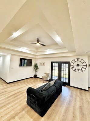 Living area - Nature Side comfort dreams 3b/2.5b sleeps 8. (Brownsville)