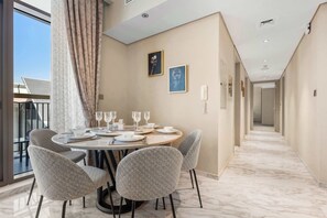 Dining - Free housekeeping visits during your stay - StayShort - Hidden Jewel 1 minute walk from Al Furjan Metro Sleeps 5 (Dubai)