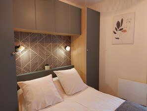 1 slaapkamer, een strijkplank/strijkijzer, gratis wifi, beddengoed