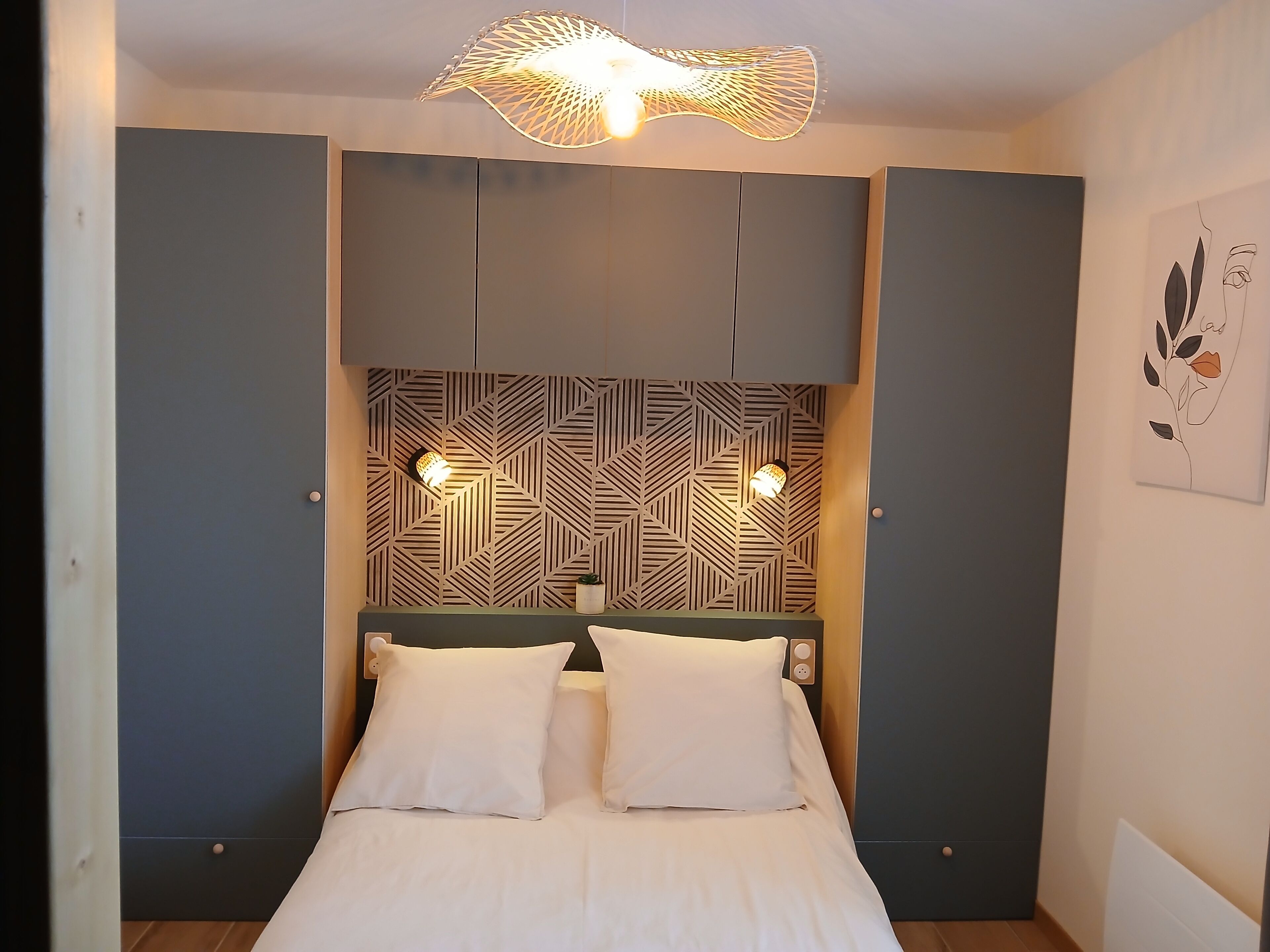 Fer et planche à repasser, Wi-Fi gratuit, draps fournis