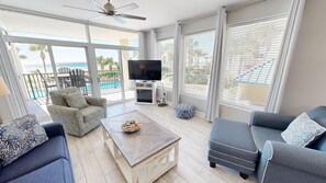 TV - Luxurious Beach/Pool View Jade East 150 (Destin)