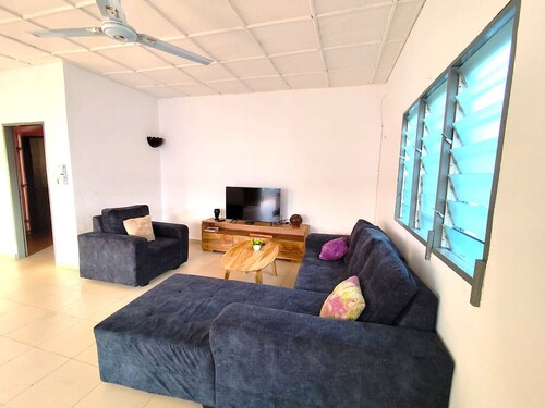 Comfortable house in quiet neighborhood, car-rental & hotelservice possible