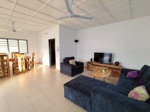 Living area - Comfortable house in quiet neighborhood, car-rental & hotelservice possible (Ouidah)