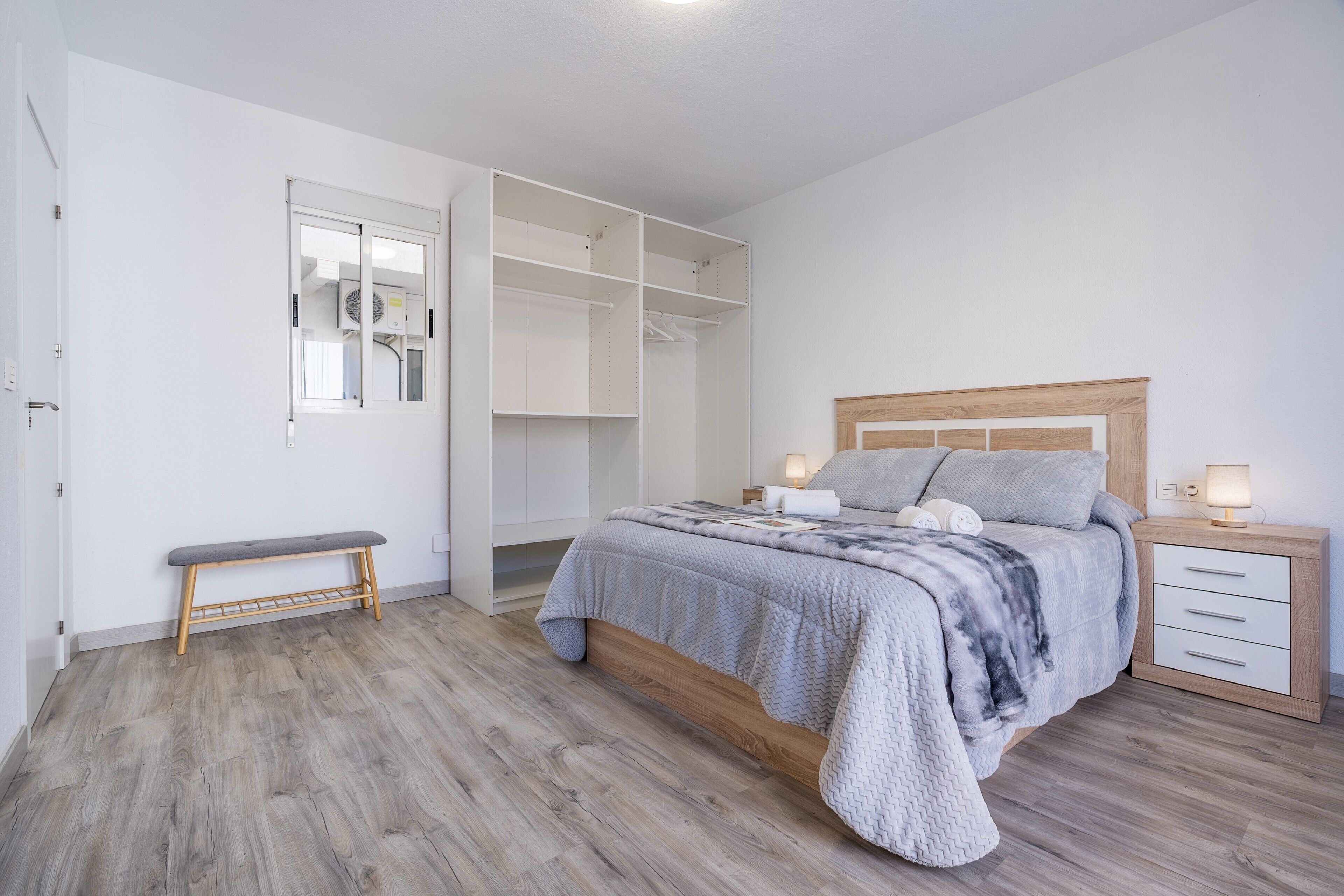 3 slaapkamers, een strijkplank/strijkijzer, wifi, beddengoed
