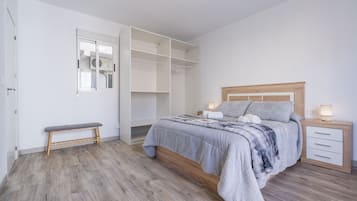 3 slaapkamers, een strijkplank/strijkijzer, wifi, beddengoed
