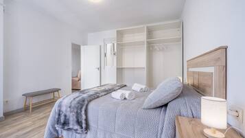 3 chambres, fer et planche à repasser, Wi-Fi, draps fournis