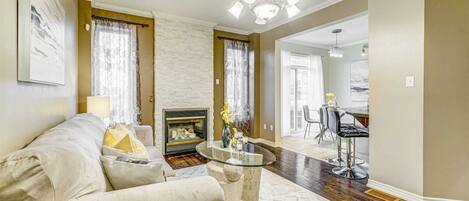 Télévision, cheminée