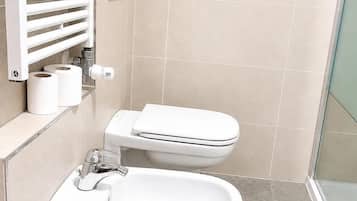 Basic Quadruple Room | Bathroom | Shower, free toiletries, hair dryer, towels