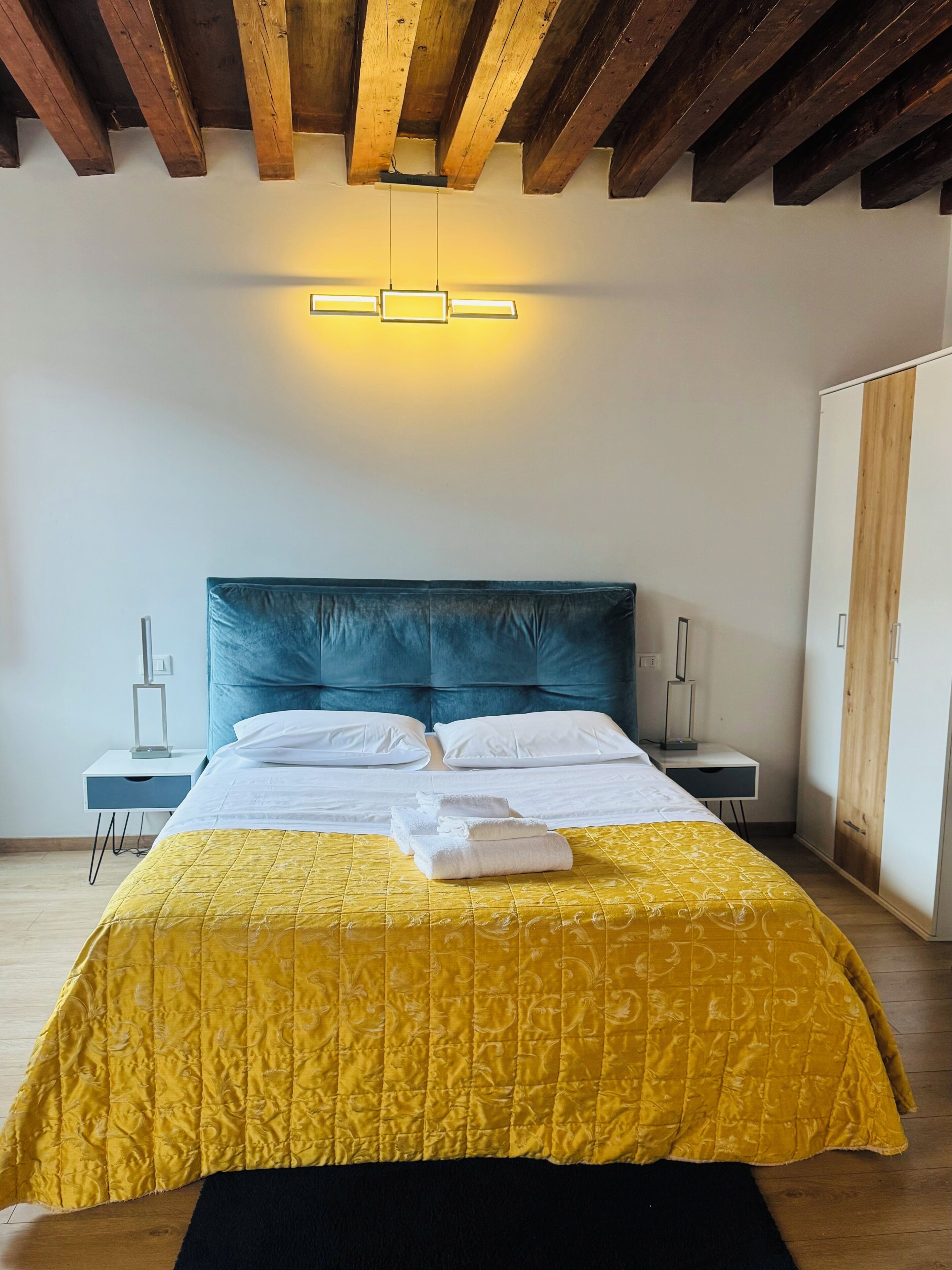 Comfort Room | Desk, free WiFi