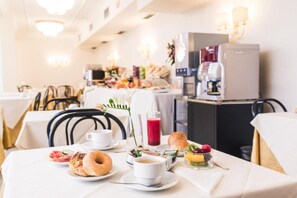 Desayuno buffet todos los días (con cargo)