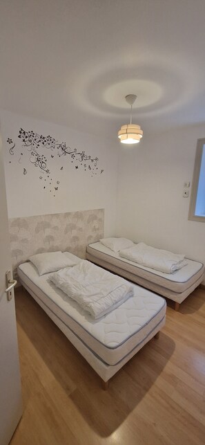 2 bedrooms, iron/ironing board, WiFi, bed sheets - Gîte near Puy du Fou (Montournais)