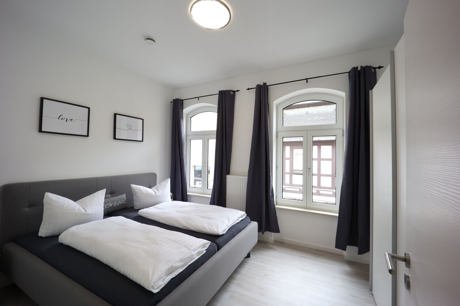 واي فاي وملاءات أسرّة