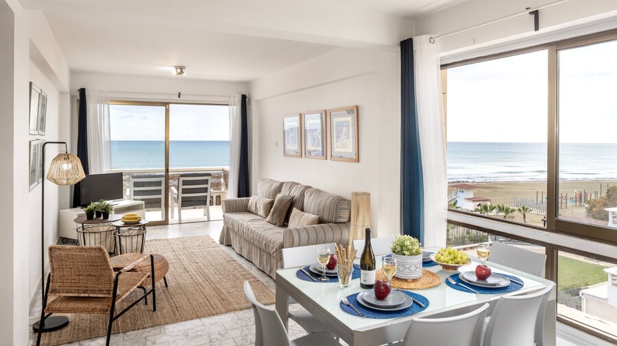 Mackenzie Beachfront Suite