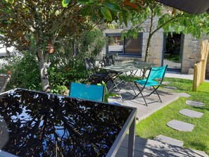 تناول الطعام بالخارج