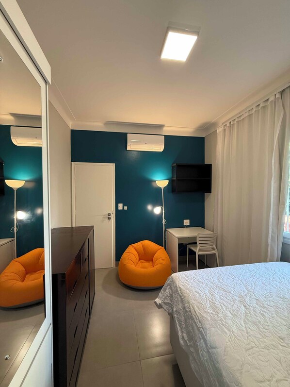 4 chambres, bureau, fer et planche à repasser, accès au Wi-Fi (inclus)