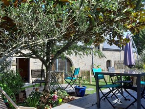 تناول الطعام بالخارج