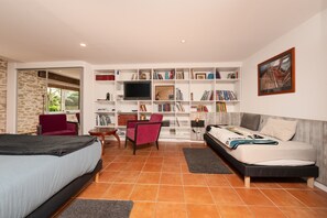 1 bedroom, WiFi, bed sheets - Voyage B&B with Shared Terrace, Communal Garden & Wi-Fi (Baden)