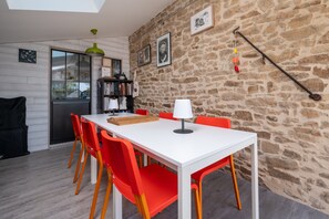 Dining - Voyage B&B with Shared Terrace, Communal Garden & Wi-Fi (Baden)