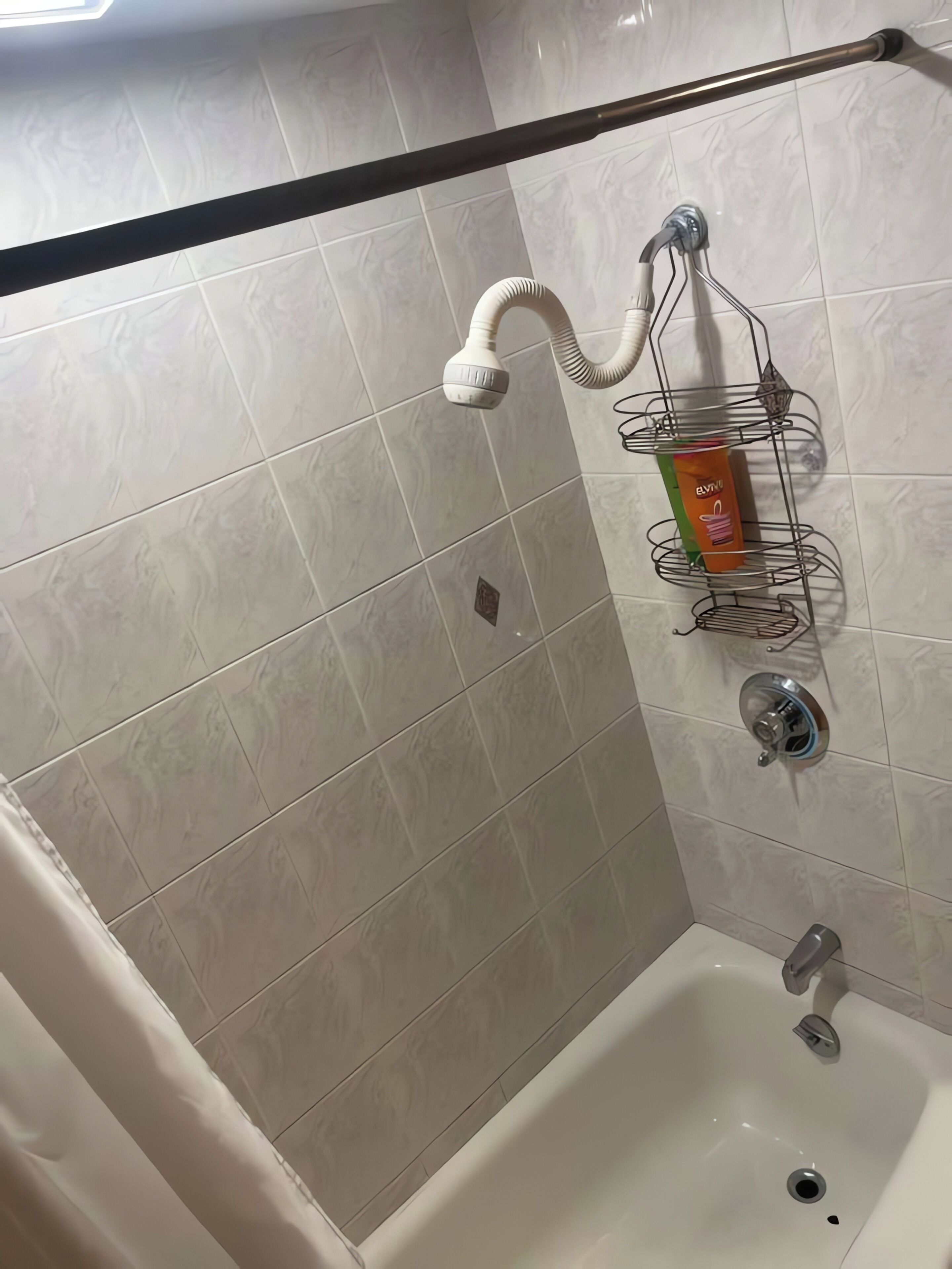 Klassieke driepersoonskamer | Badkamer | Gratis toiletartikelen, handdoeken, zeep, shampoo