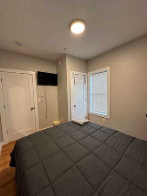 Desk, laptop workspace, free WiFi