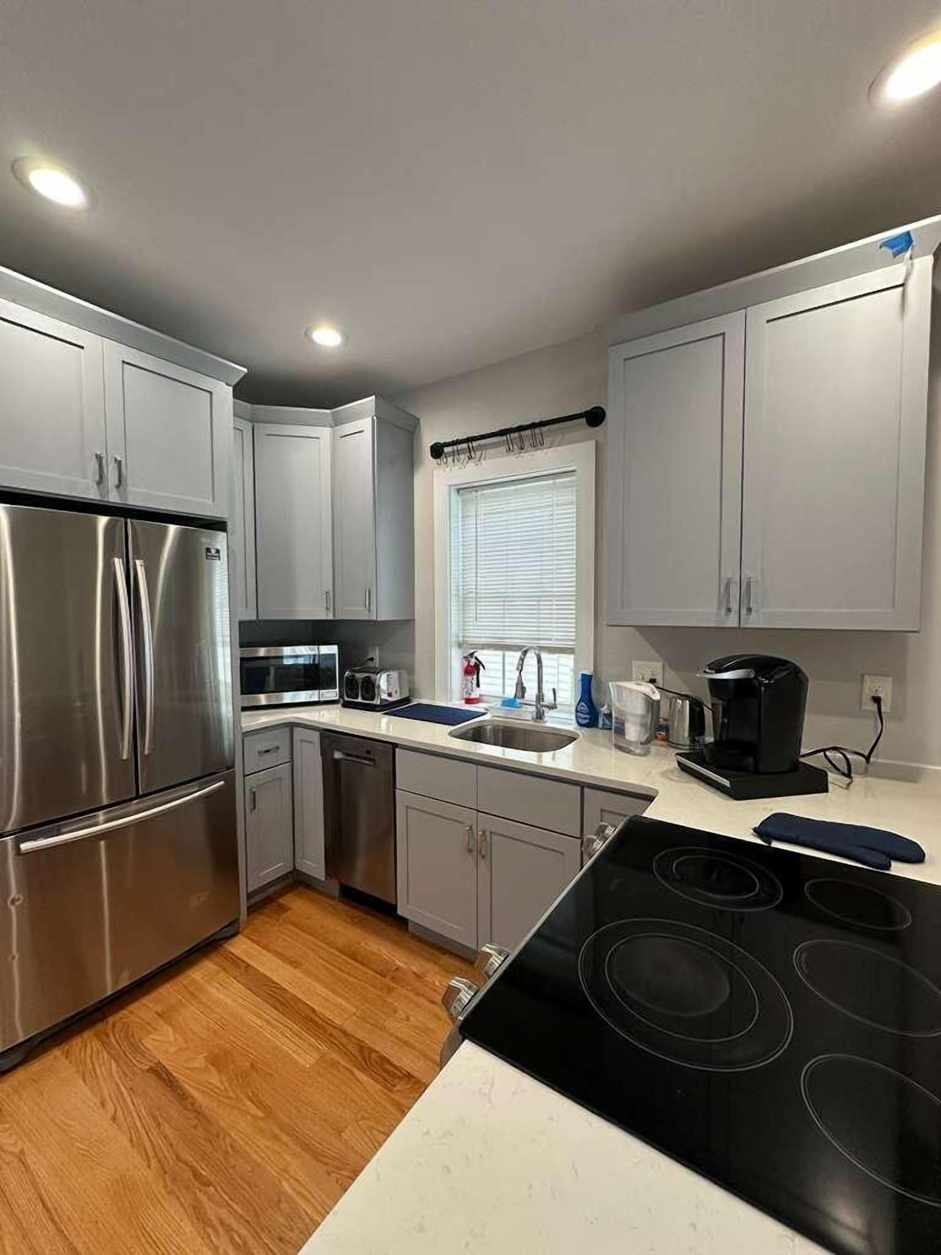 Full-size fridge, microwave