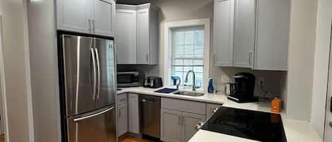 Refrigerador con congelador y microondas