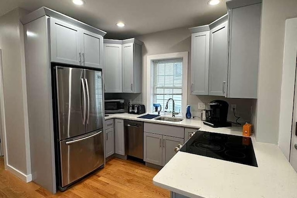 Full-size fridge, microwave