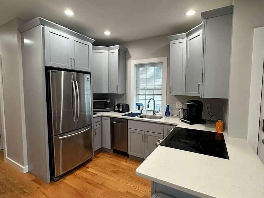 Kjøleskap og mikrobølgeovn