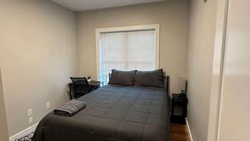 Schreibtisch, laptopgeeigneter Arbeitsplatz, kostenloses WLAN