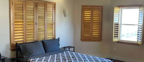 Classic Triple Room | Desk, laptop workspace, free WiFi