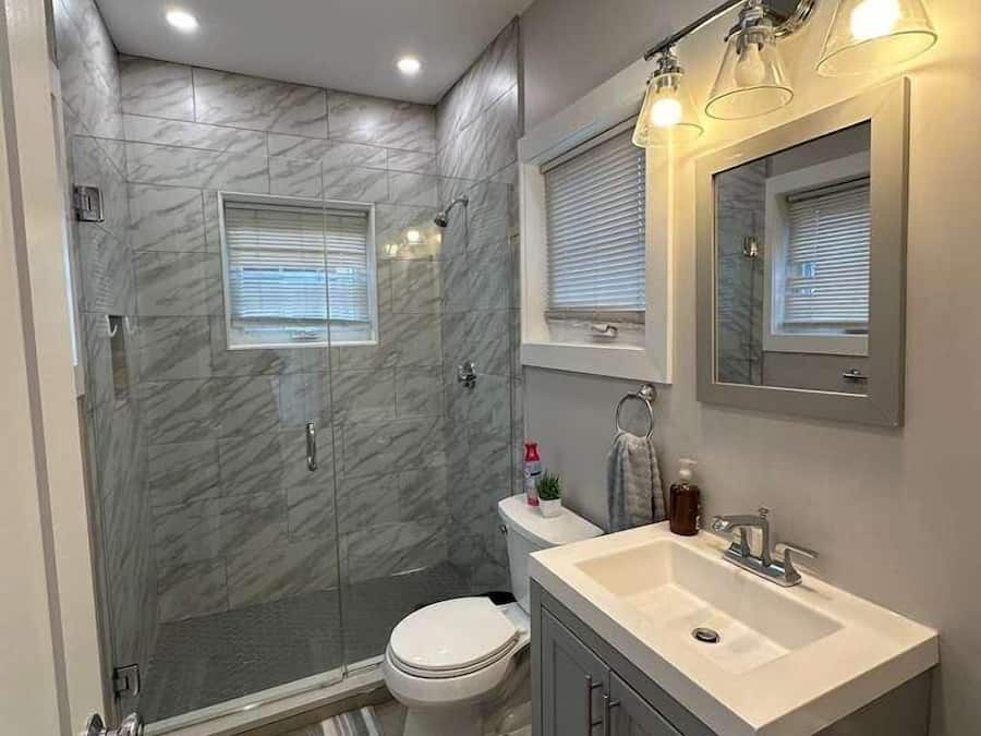 Đồ dùng nhà tắm miễn phí, khăn tắm, xà phòng, dầu gội
