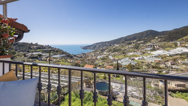A balcony with a view of a coastal town, a clear sky, and a distant sea. - Traditional Ligurian House (Sanremo)
