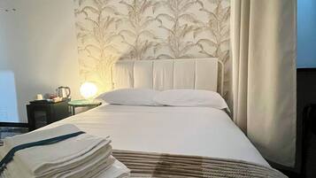 Habitación individual, baño privado, vista a la ciudad | Escritorio y wifi gratis