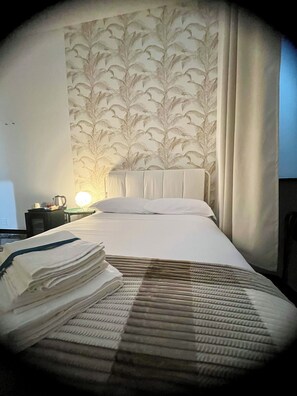 Single Room, Private Bathroom, City View | Desk, free WiFi