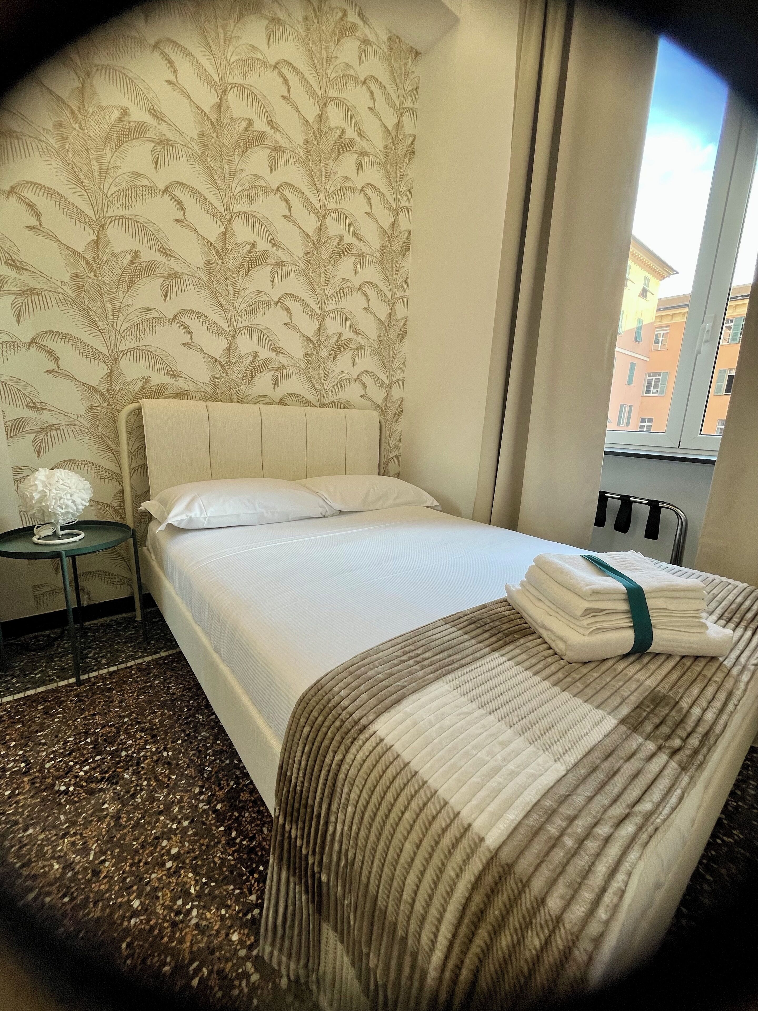 ملاءات إيطالية من طراز فريتي وأغطية فراش متميزة وألحفة محشوة بالريش