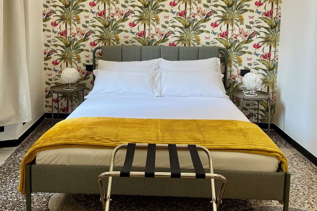 Double Room, Private Bathroom, City View | Desk, free WiFi