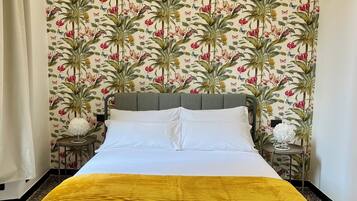 Habitación doble, baño privado, vista a la ciudad | Escritorio y wifi gratis